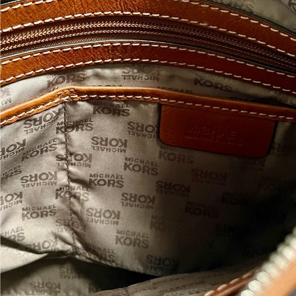 Michael Kors Leather Boho Bag. Functional, good vintage condition. - Picture 4 of 7